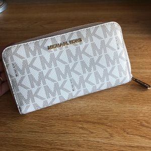 MICHAEL KORS WALLET NEW